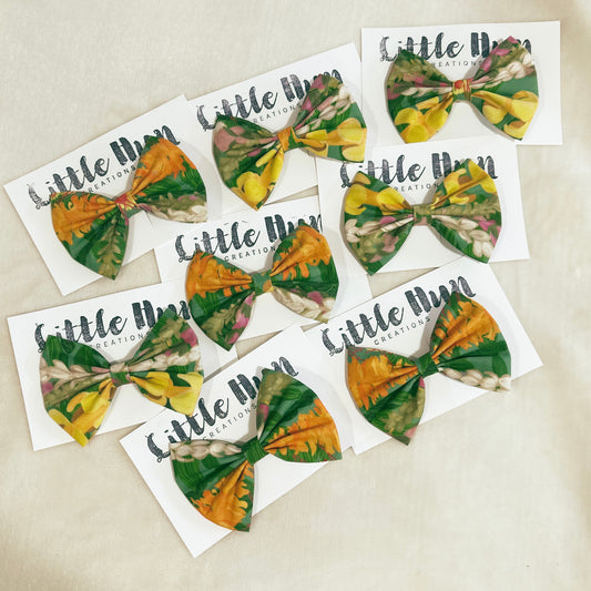 Color Lei Print Bow
